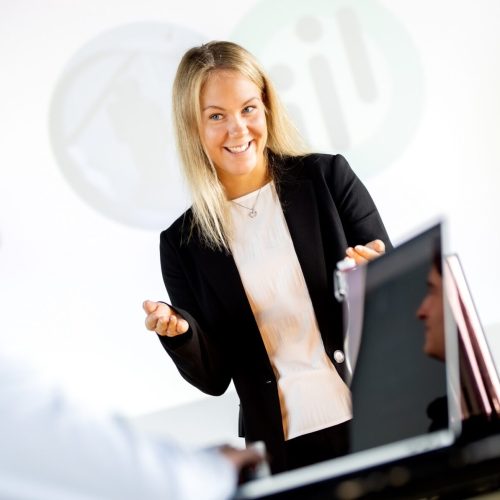 GF1A9689 red str beskj